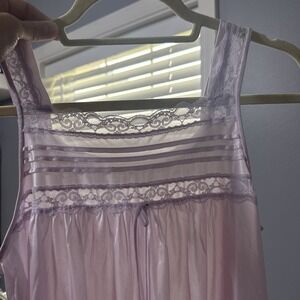 vtg nightgown lingerie lace 70's S Shimmering shiny nylon lavender Cottagecore